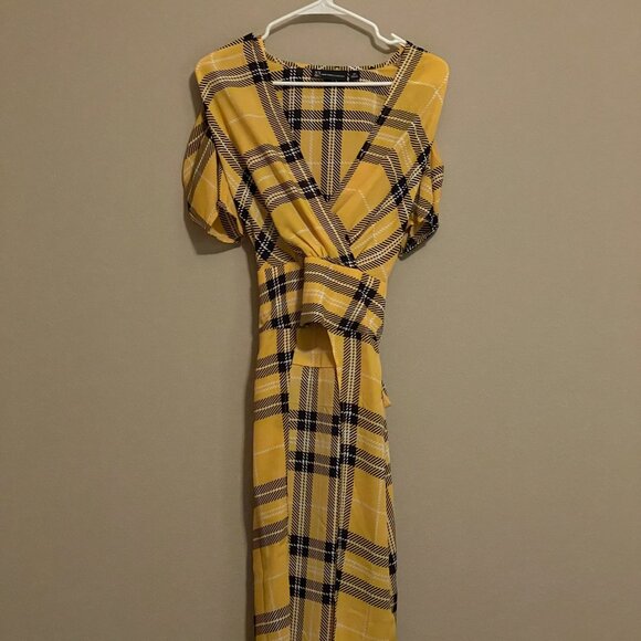 XS New York and Company yellow and black plaid high low puff shoulder top. - Picture 1 of 8
